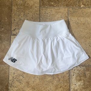 NEW BALANCE cute white tennis skirt size: S